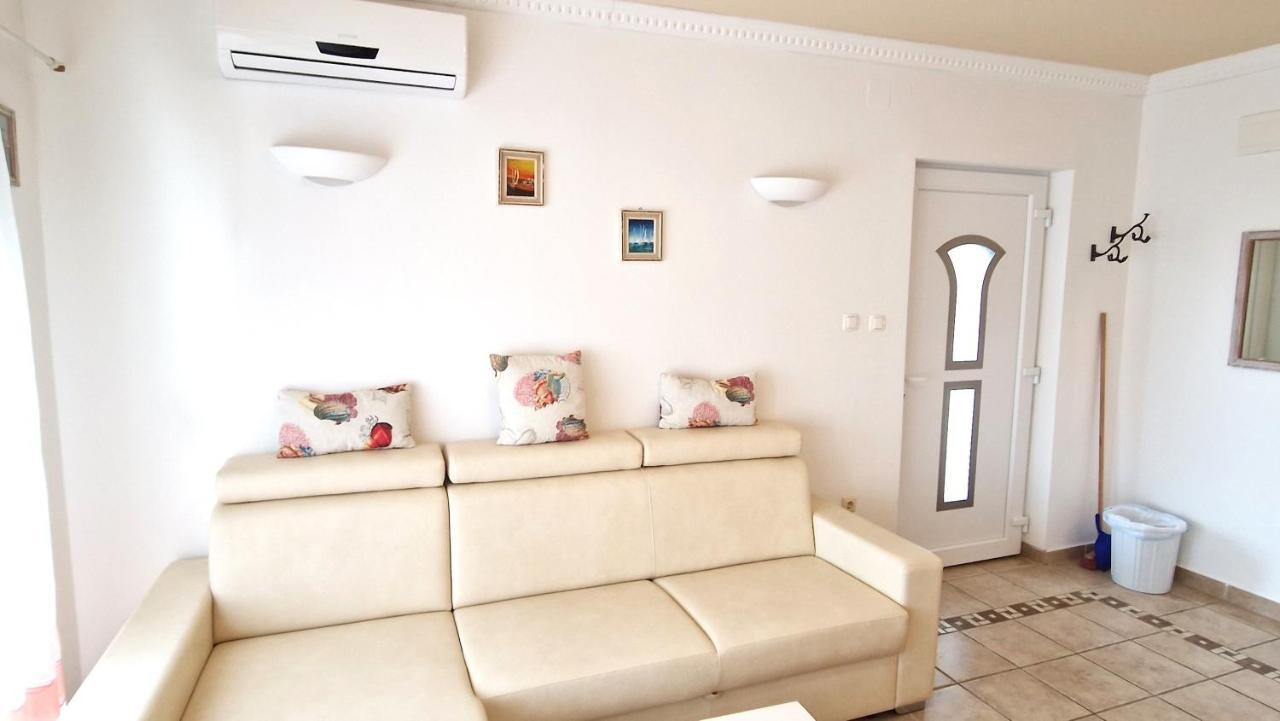 Apartment Damijan คิร์ก ภายนอก รูปภาพ