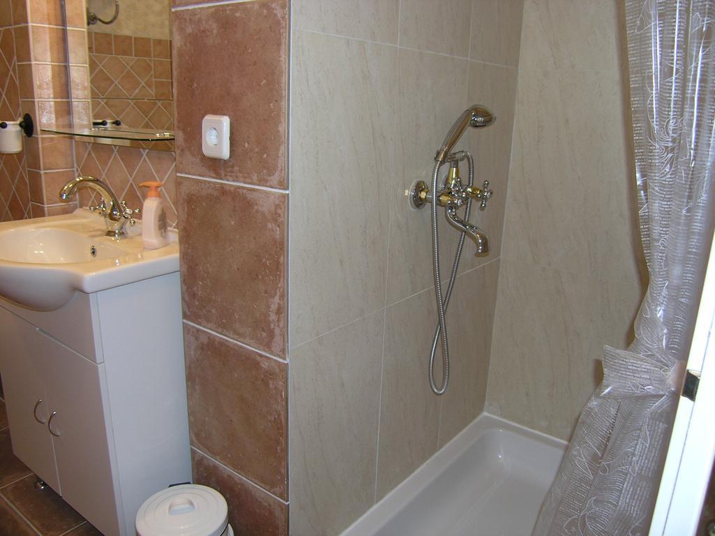 Apartment Damijan คิร์ก ภายนอก รูปภาพ