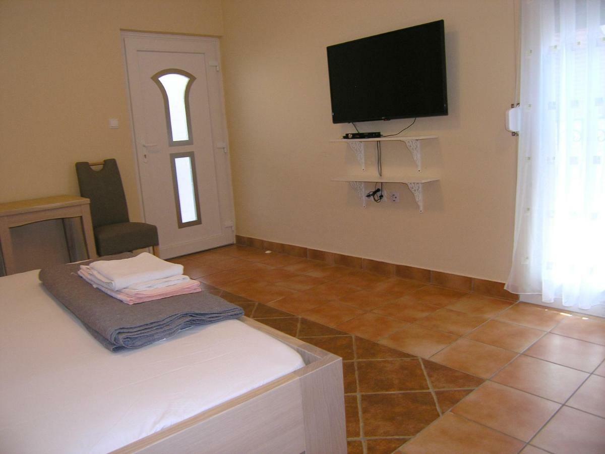 Apartment Damijan คิร์ก ภายนอก รูปภาพ