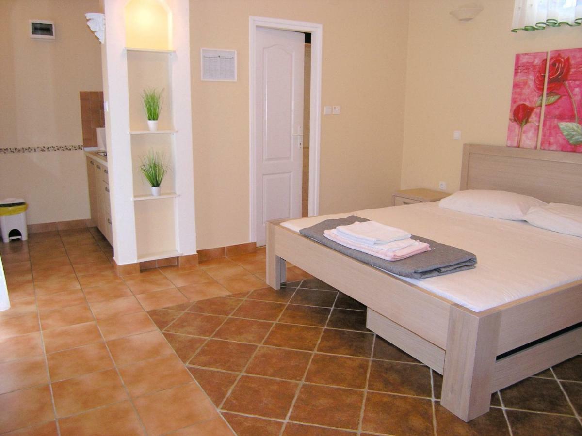 Apartment Damijan คิร์ก ภายนอก รูปภาพ