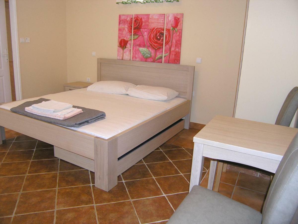 Apartment Damijan คิร์ก ภายนอก รูปภาพ