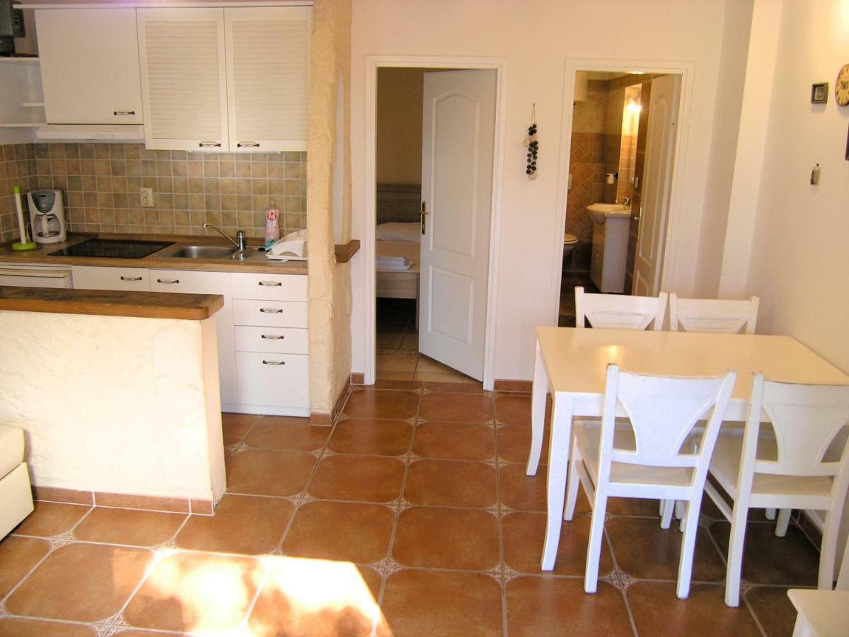 Apartment Damijan คิร์ก ภายนอก รูปภาพ