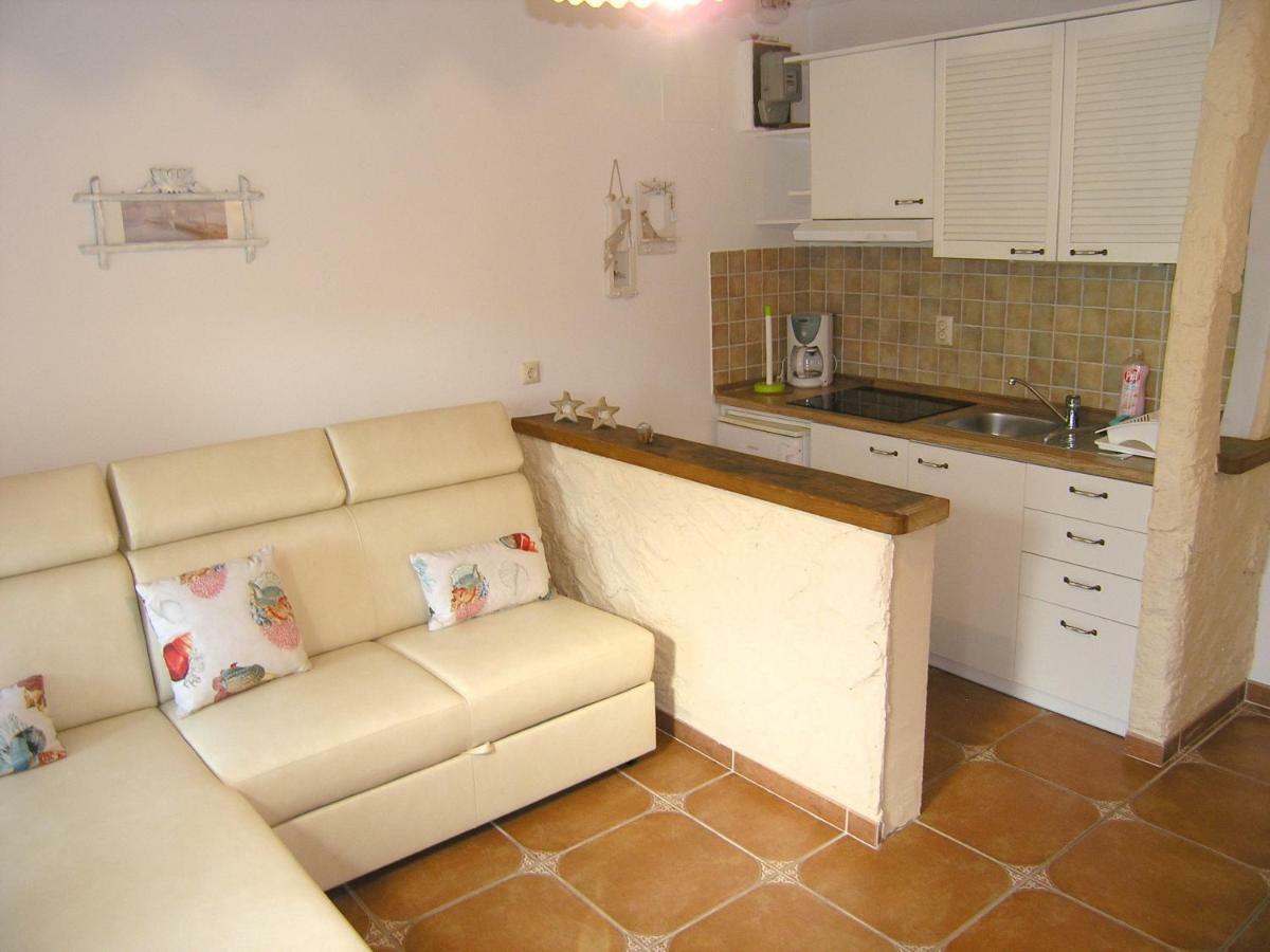 Apartment Damijan คิร์ก ภายนอก รูปภาพ