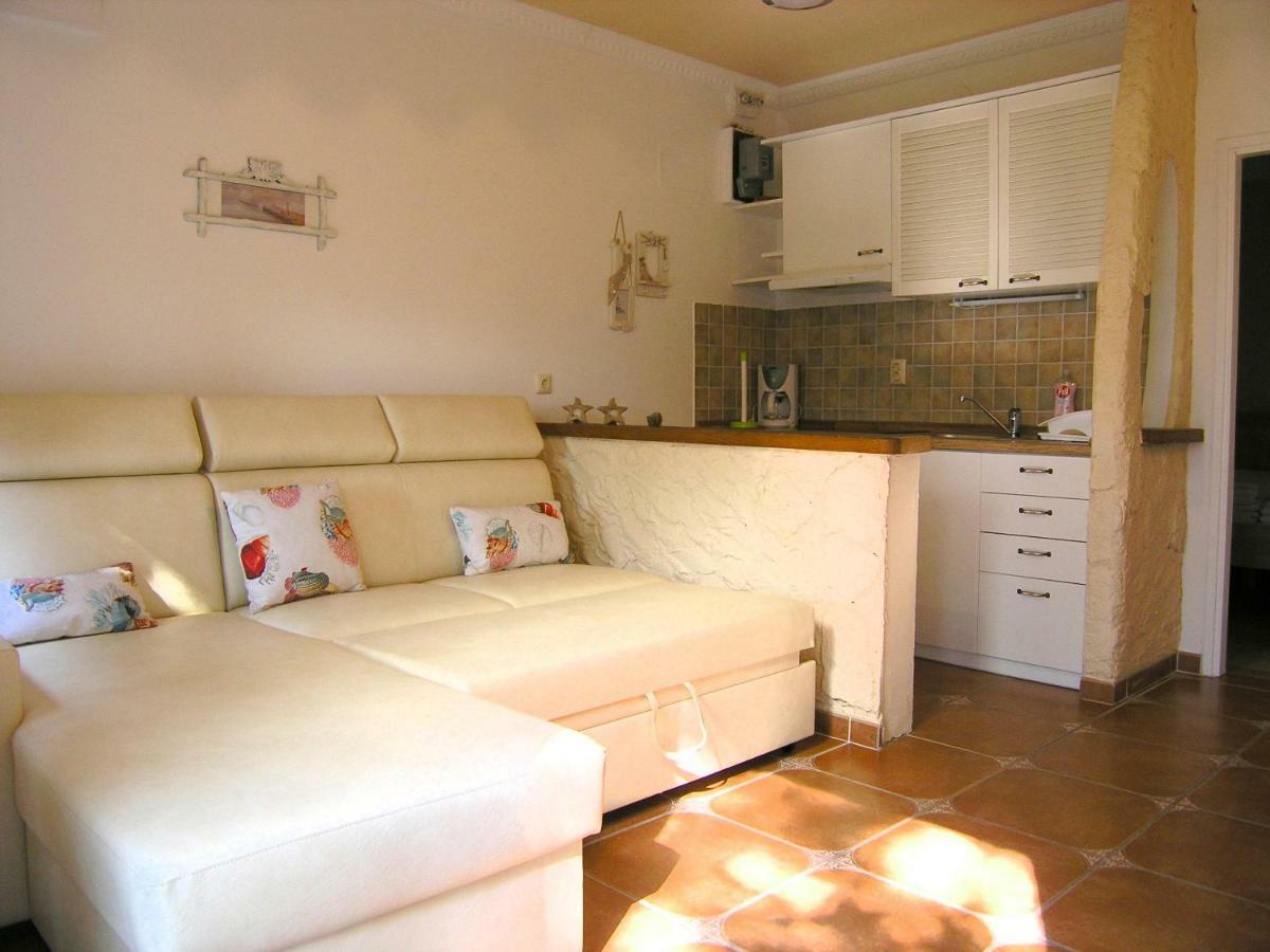Apartment Damijan คิร์ก ภายนอก รูปภาพ